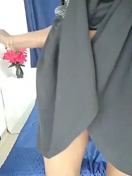 SEXYY_TRANSY_WITH_GIRL