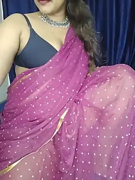 SEXYY_TRANSY_WITH_GIRL