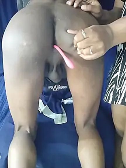 SEXYY_TRANSY_WITH_GIRL