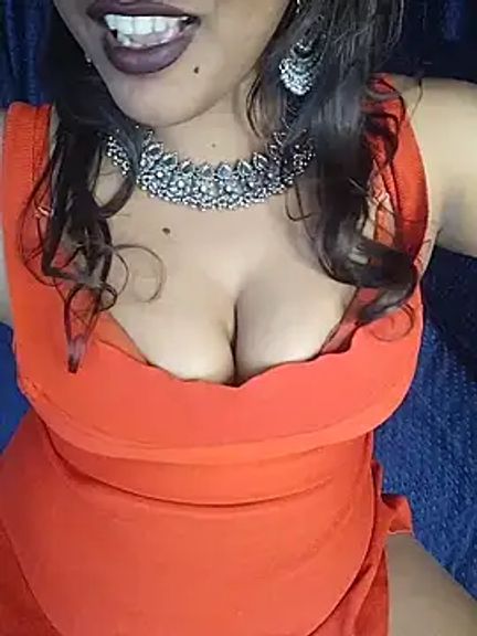 SEXYY_TRANSY_WITH_GIRL