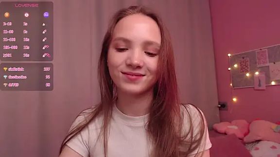 Adria_Arjona