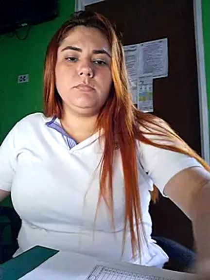 girl_redhead_bigtits