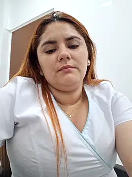 girl_redhead_bigtits