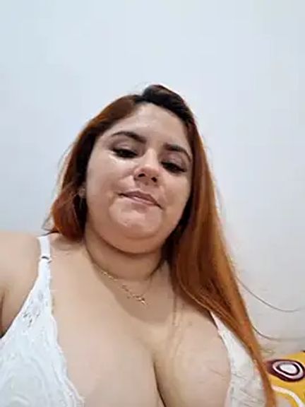 girl_redhead_bigtits