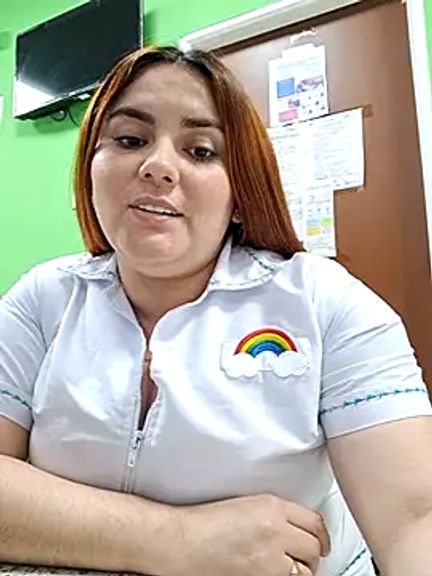 girl_redhead_bigtits