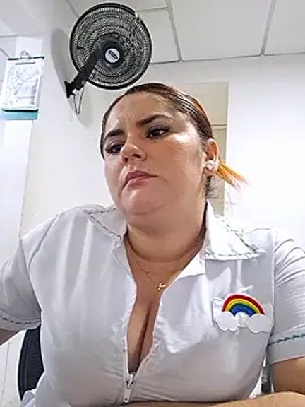 girl_redhead_bigtits