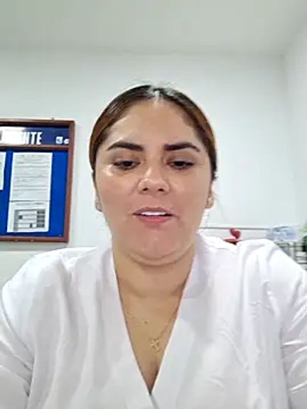 girl_redhead_bigtits