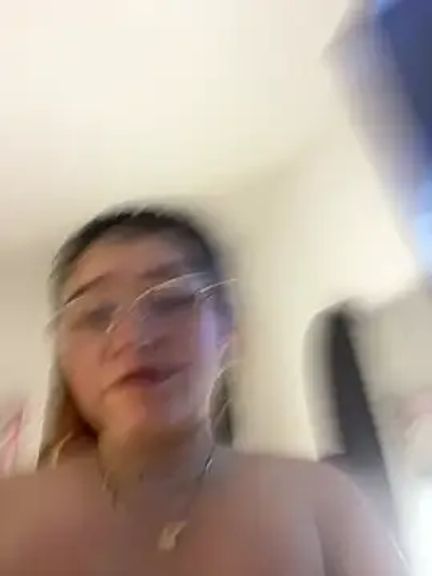Karina_Leon