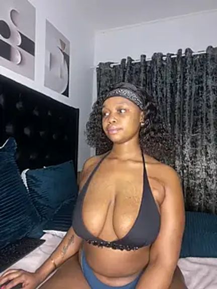 QueenTee23