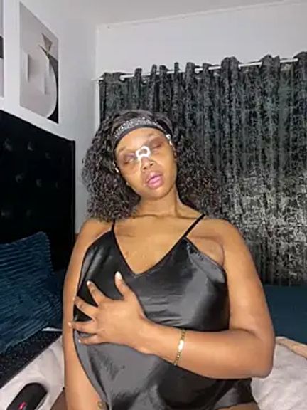 QueenTee23