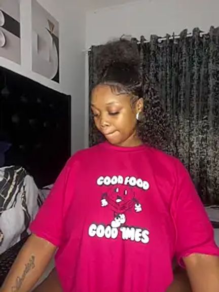 QueenTee23