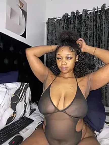 QueenTee23