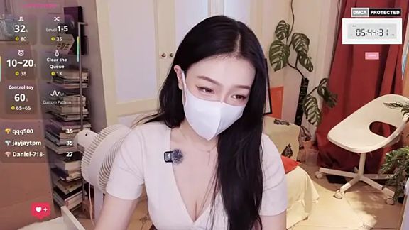 nayomi_34f