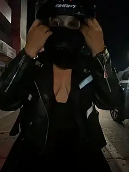 Scarlet_auraa