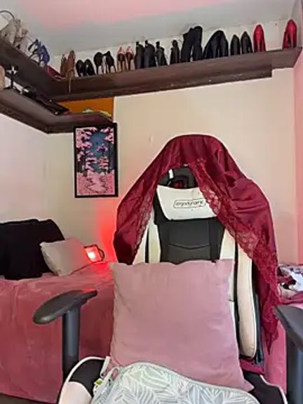 Sara_Mills06
