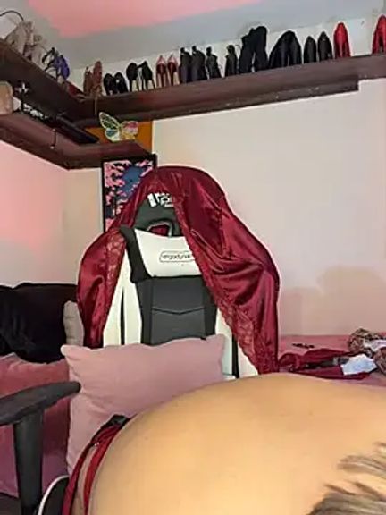 Sara_Mills06
