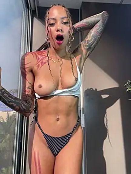 LizStorm_