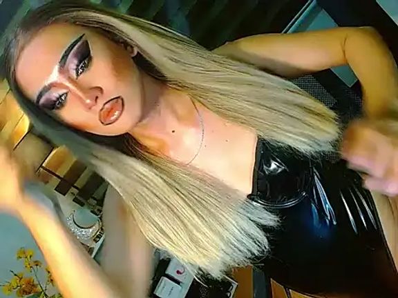 HOLLYWOOD_QUEEN_88