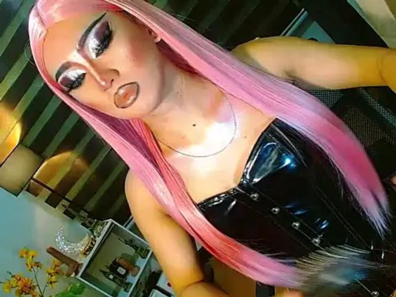 HOLLYWOOD_QUEEN_88