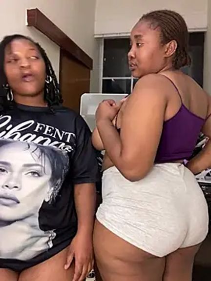 MeekyCurvyAss