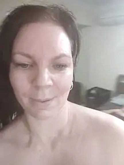 PlayfulcurvyyMilf