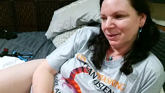 PlayfulcurvyyMilf