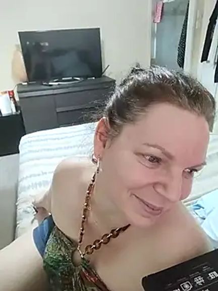 AussieMilf76