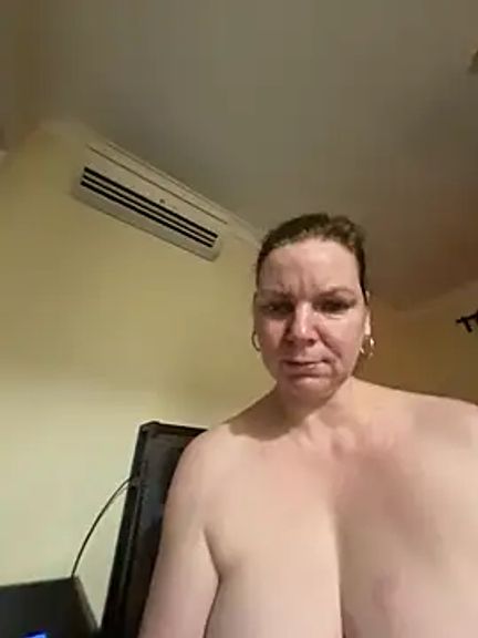 AussieMilf76