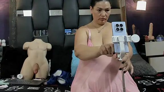 PENELOPELEWISs