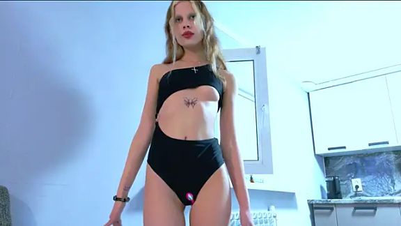 Maxine_gold