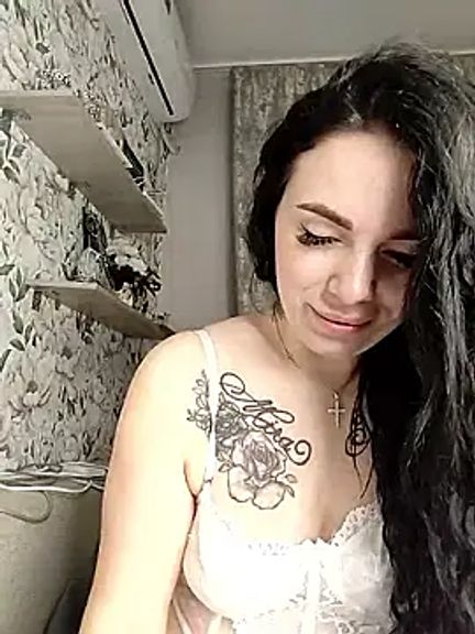Lola_Hale