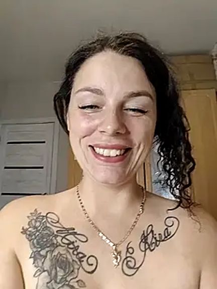 Lola_Hale