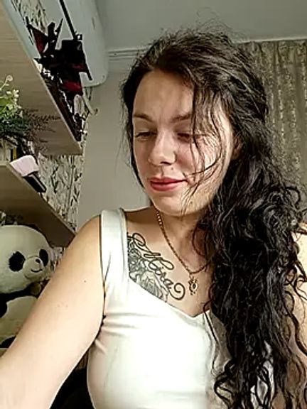 Lola_Hale