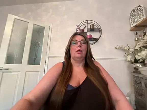 BuxomKitty_BBW
