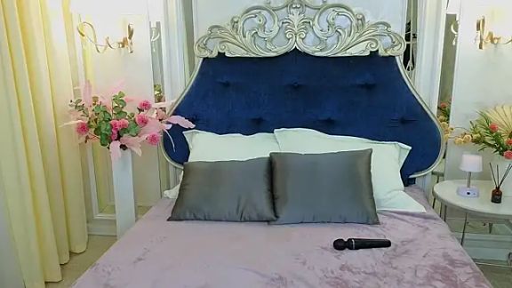 Ariana_Petite
