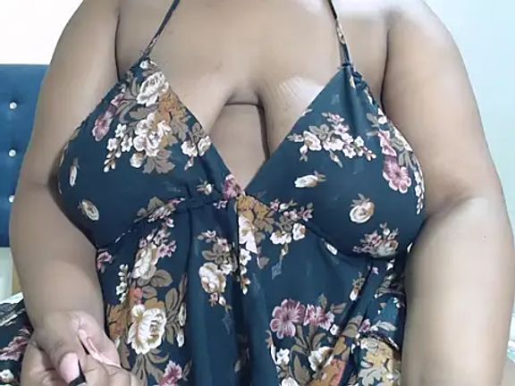 CurvyAssXX21
