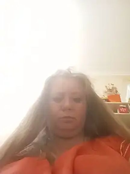 KiraStanton