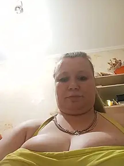 KiraStanton