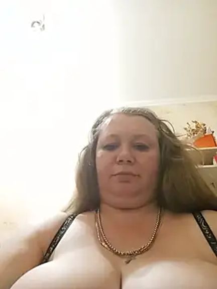KiraStanton
