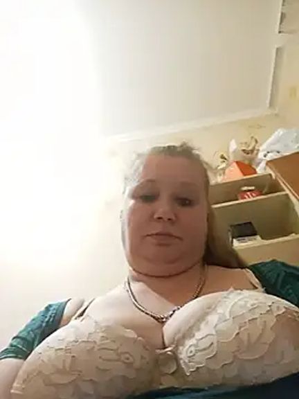 KiraStanton