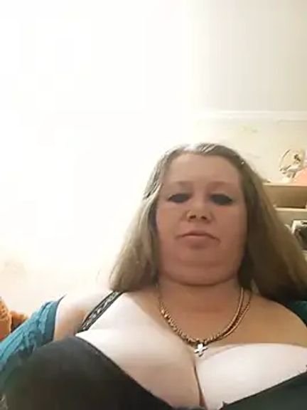 KiraStanton