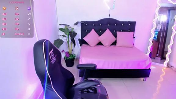 LINDSAY_TAY