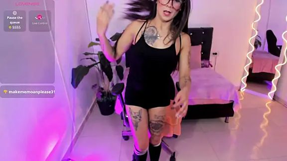 LINDSAY_TAY