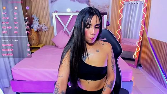 LINDSAY_TAY