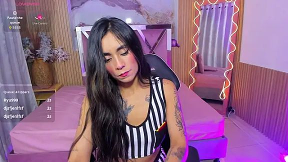 LINDSAY_TAY