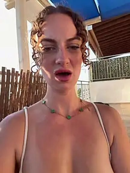 CurlyChloe
