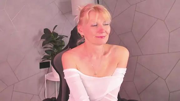 Julie_Lucas