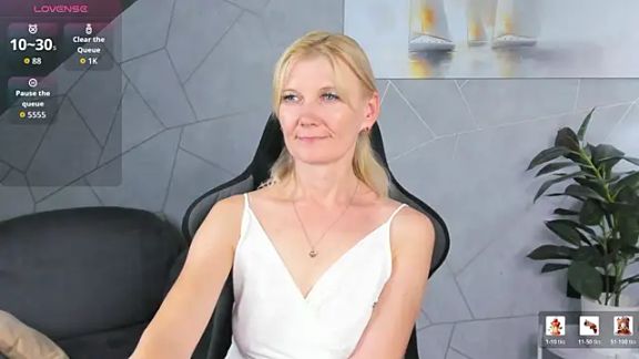 Julie_Lucas