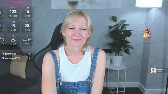 Julie_Lucas