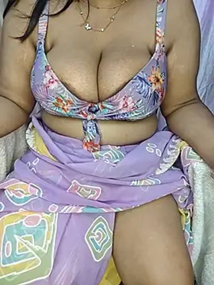 Curvy_Pooja